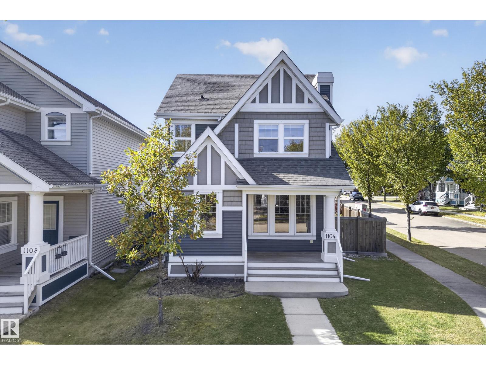 1104 74 ST SW - 2