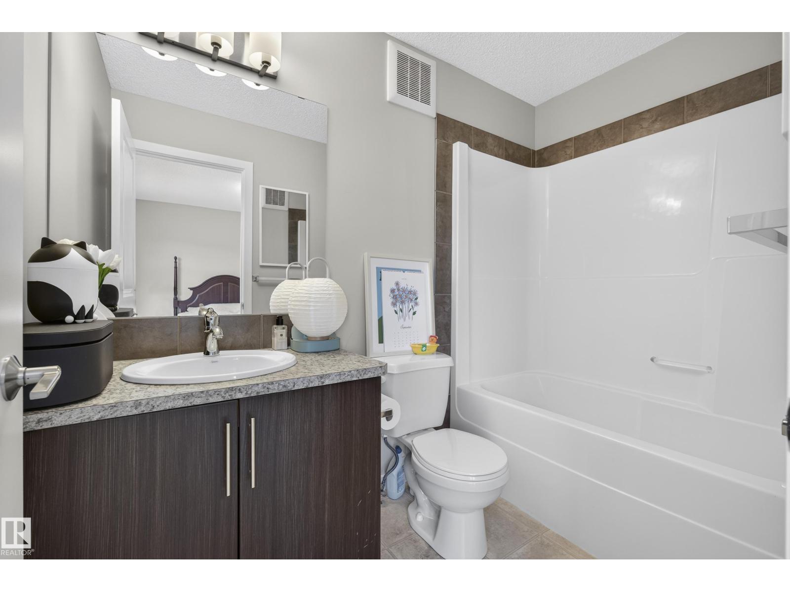 1104 74 ST SW - 28
