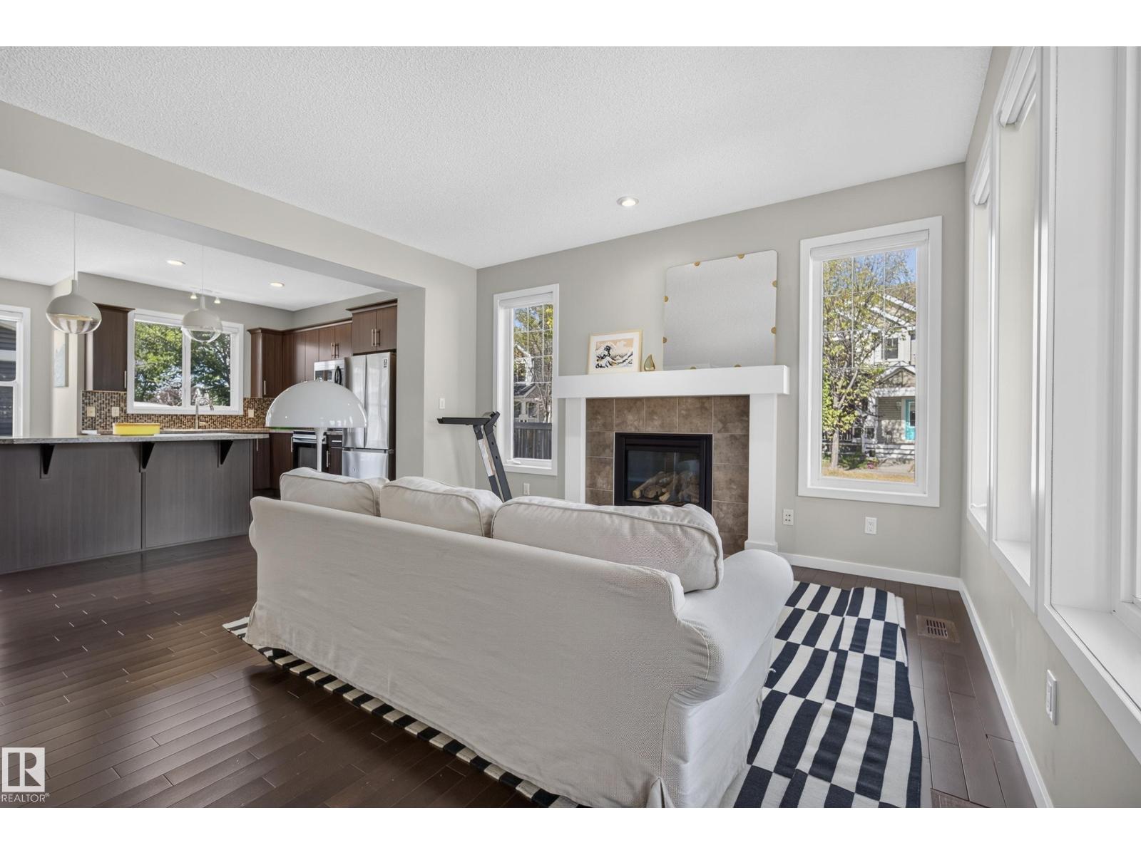 1104 74 ST SW - 8