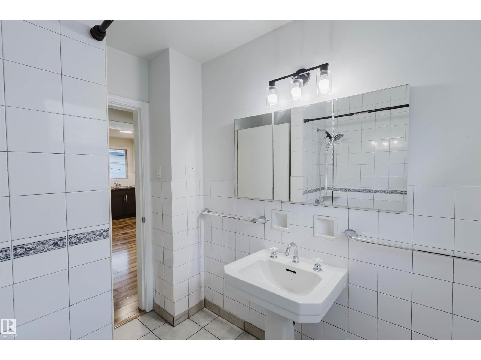 10840 74 AV NW - 15