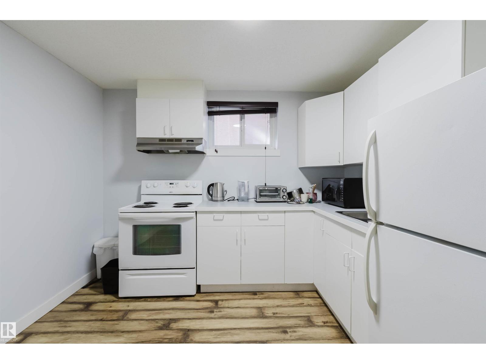 10840 74 AV NW - 24