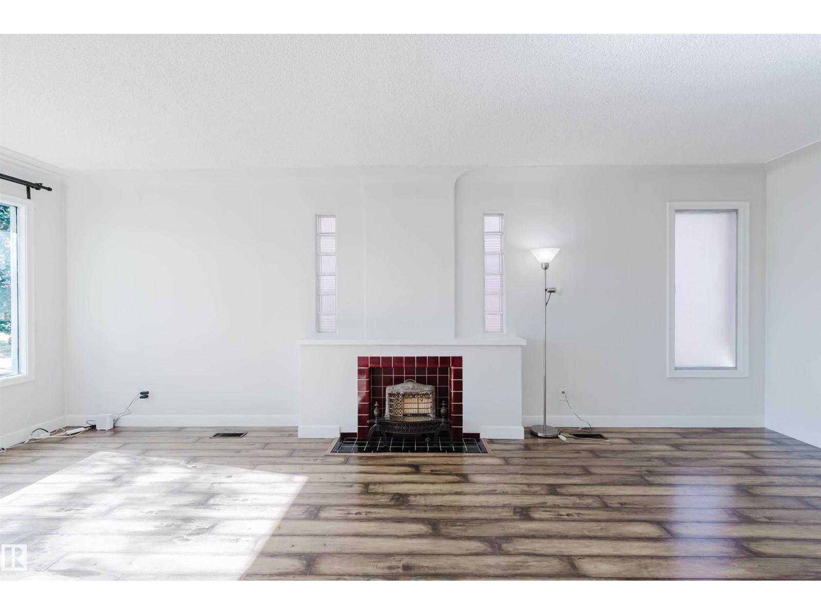 10840 74 AV NW - Image 3