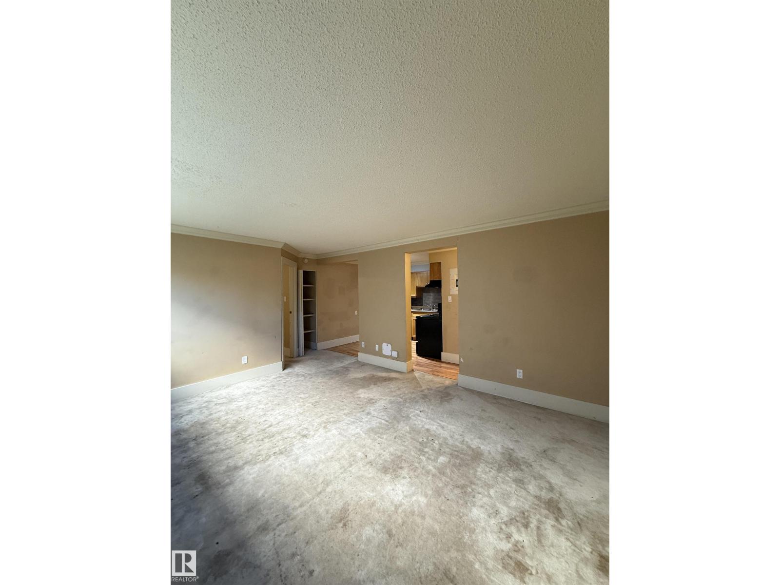 #103 11916 104 ST NW - 4