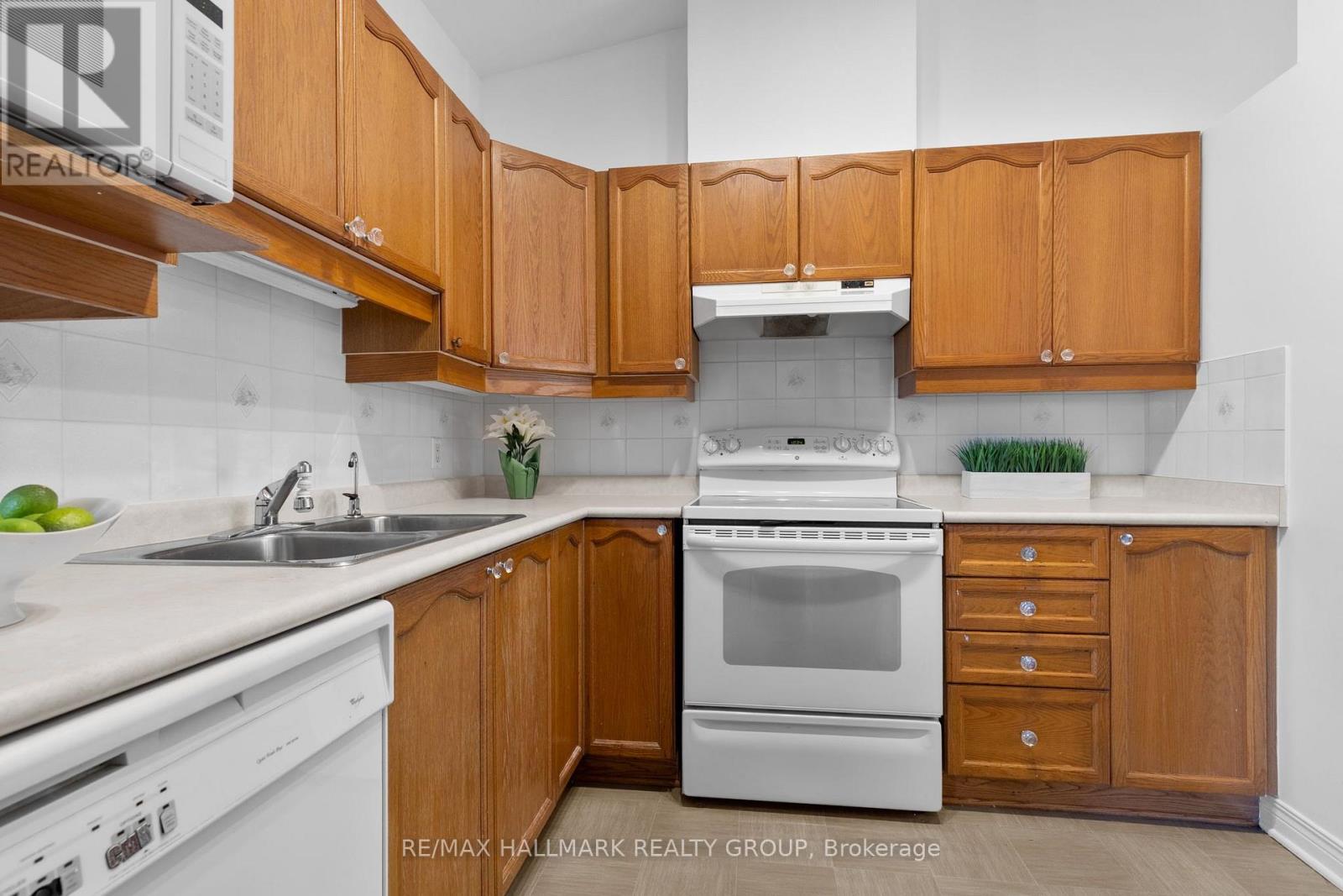17 QUINTERRA COURT - 14
