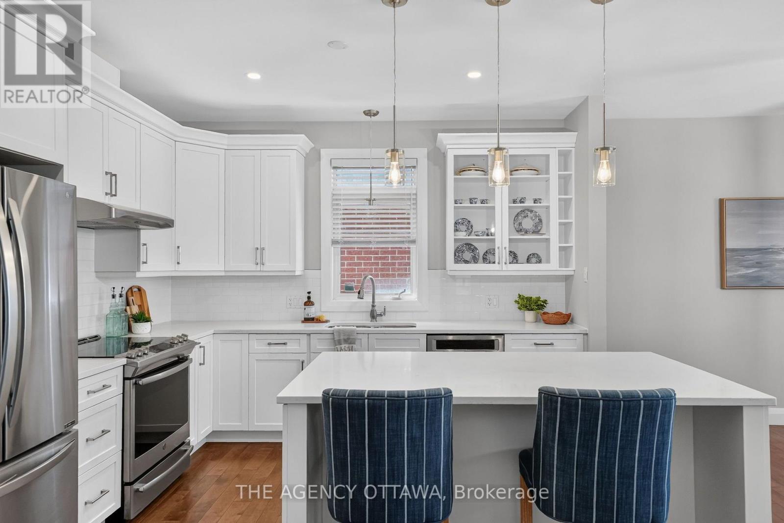 111 BARTLETT PRIVATE - Image 19