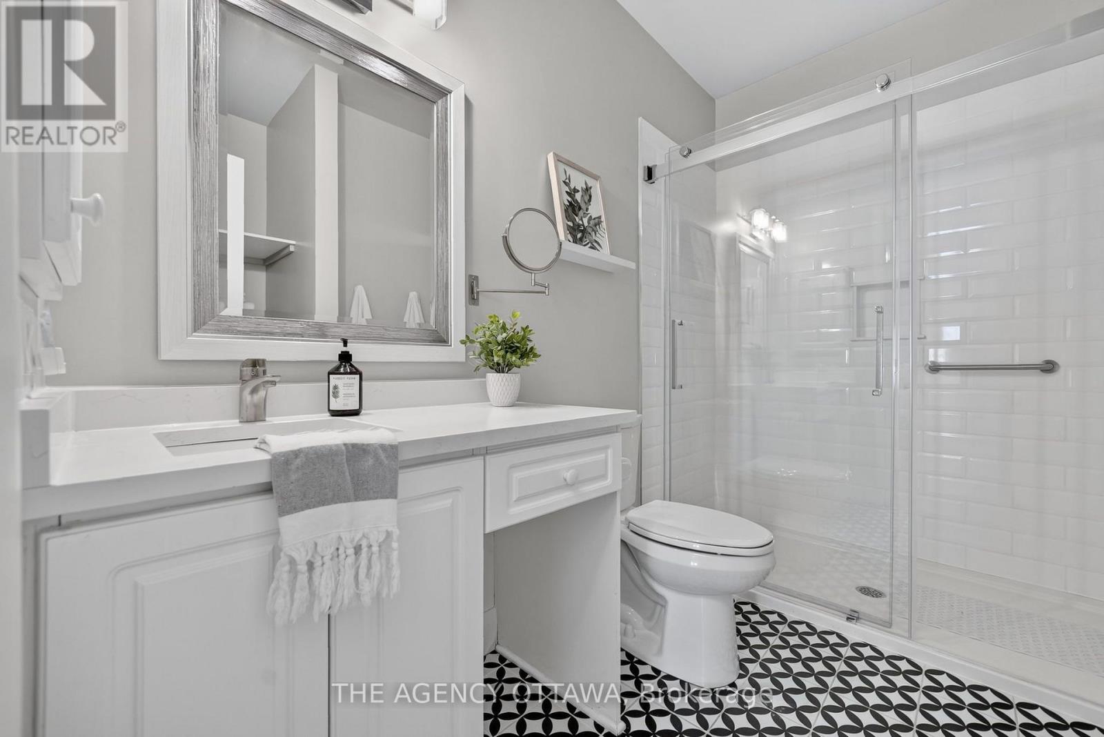 111 BARTLETT PRIVATE - Image 36