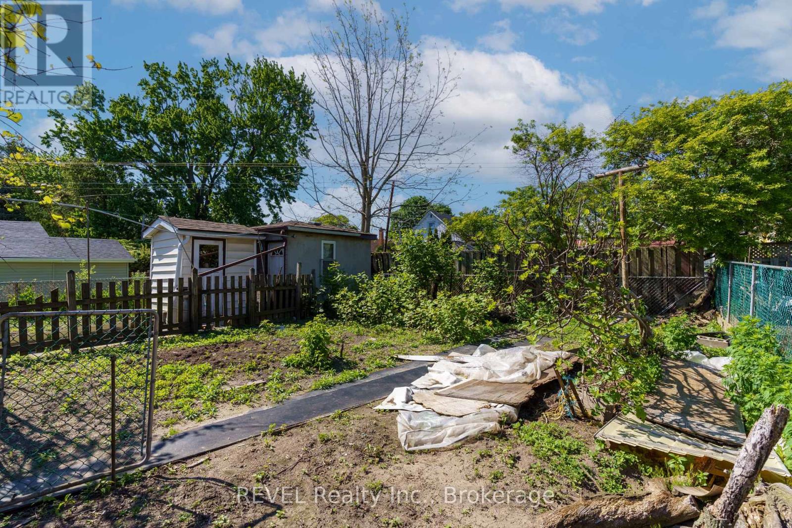 6401 TAYLOR STREET - 23
