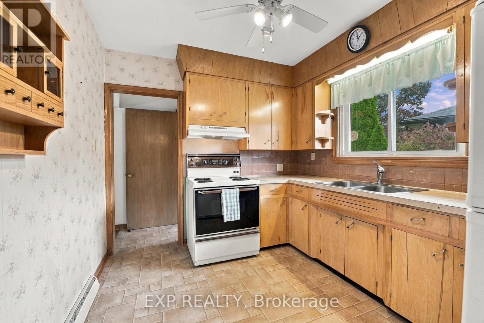 2 GLENGROVE CIRCLE - 13