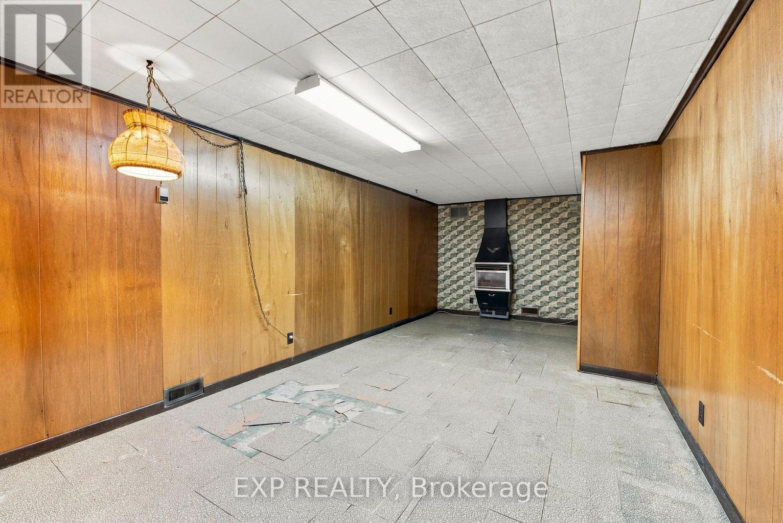 2 GLENGROVE CIRCLE - 32