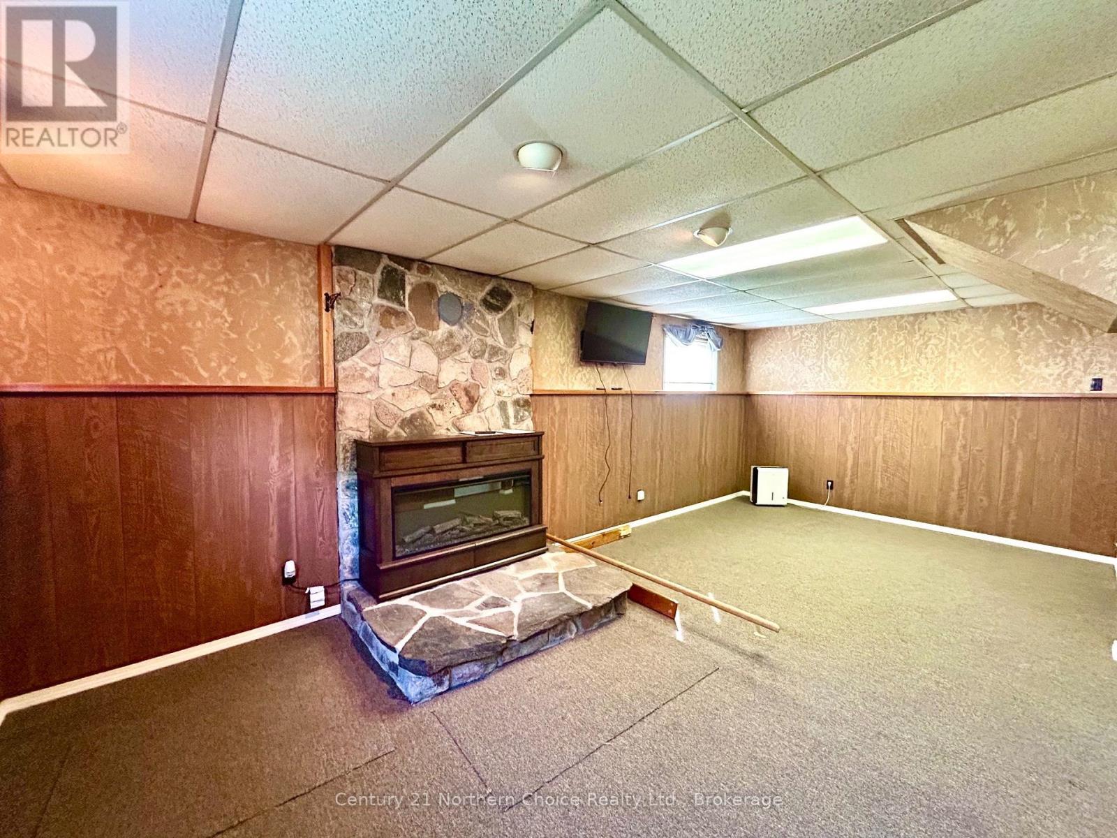 1021 THIRD STREET E - 17