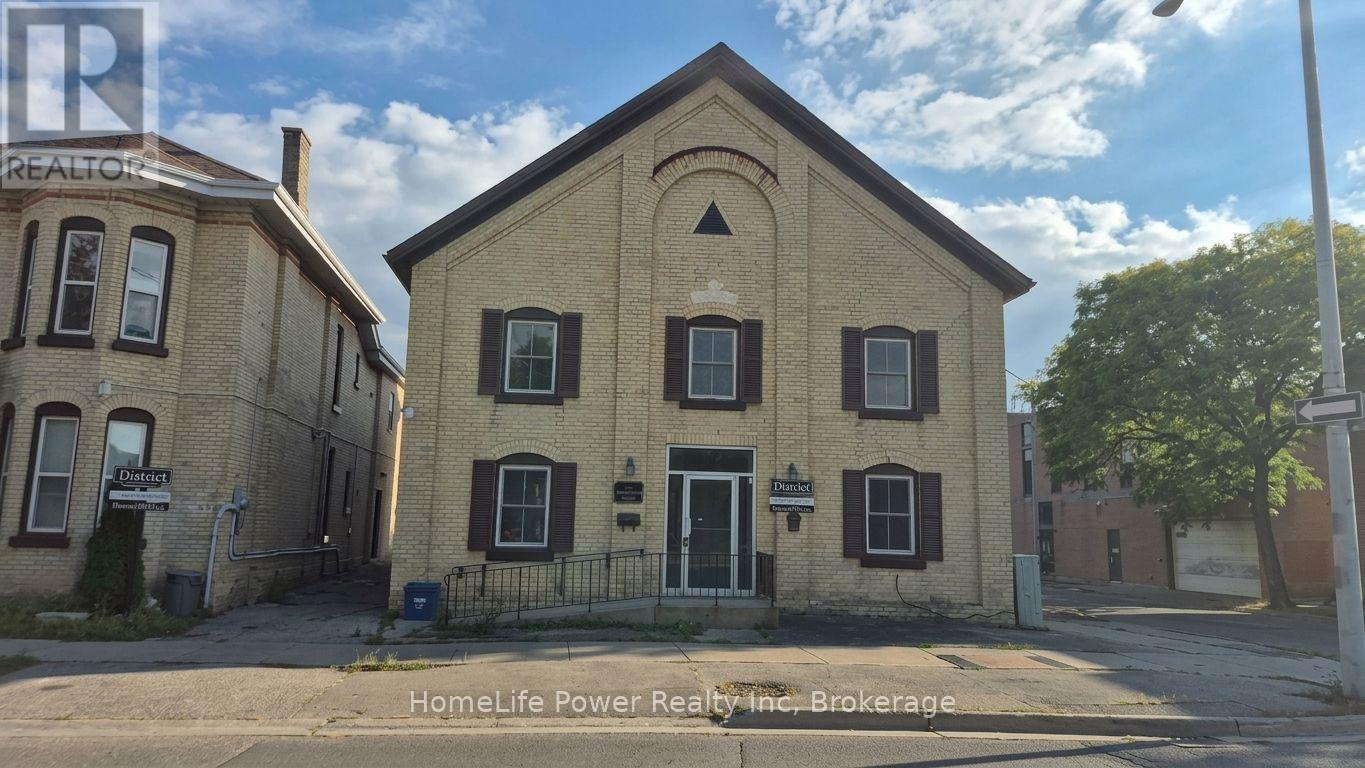 2U - 35 WELLINGTON STREET