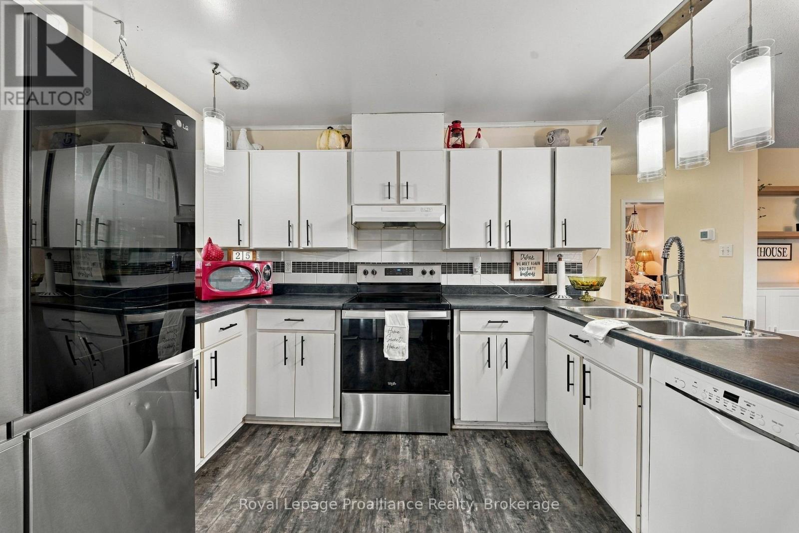 208 BYRON STREET - Image 12