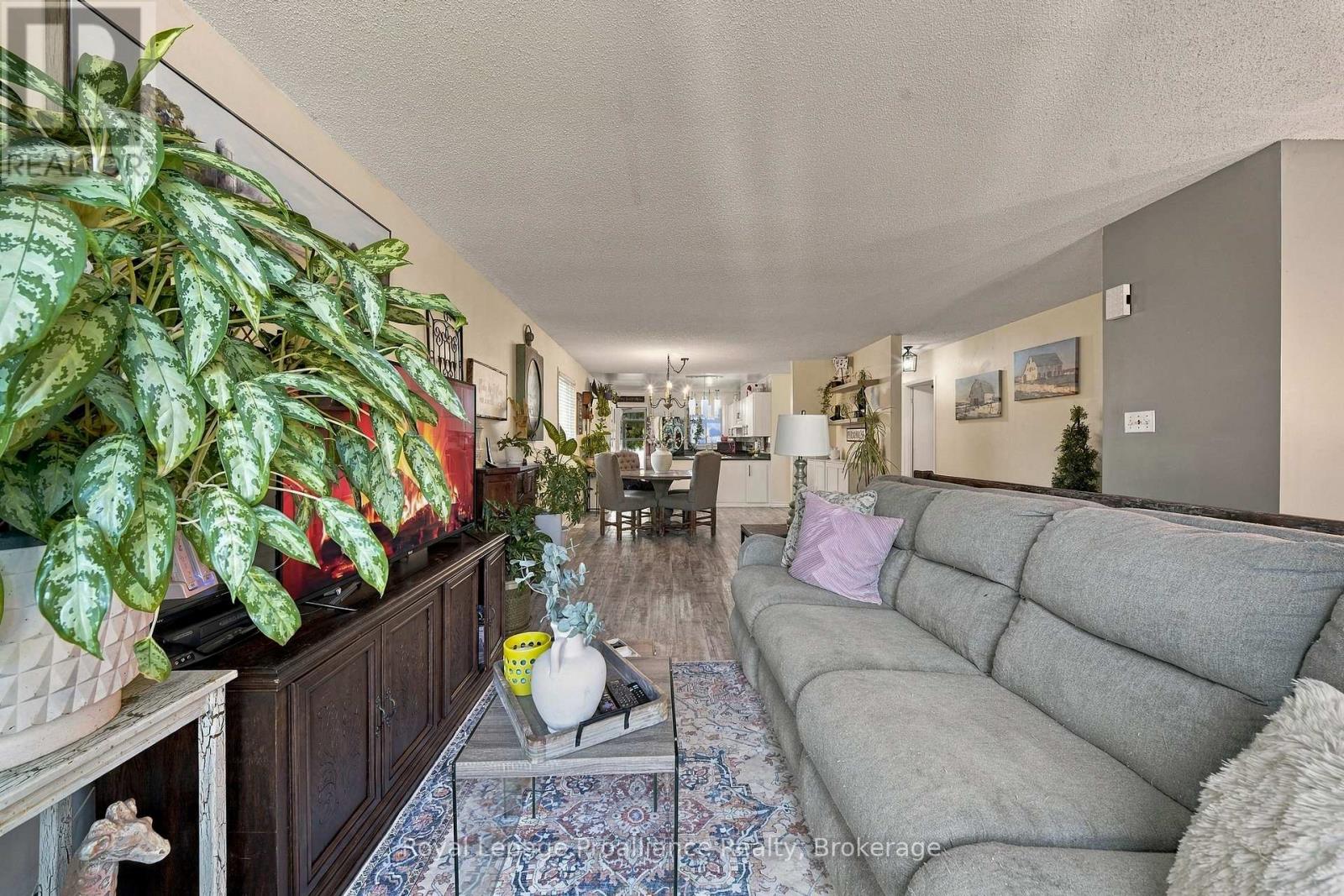 208 BYRON STREET - 17