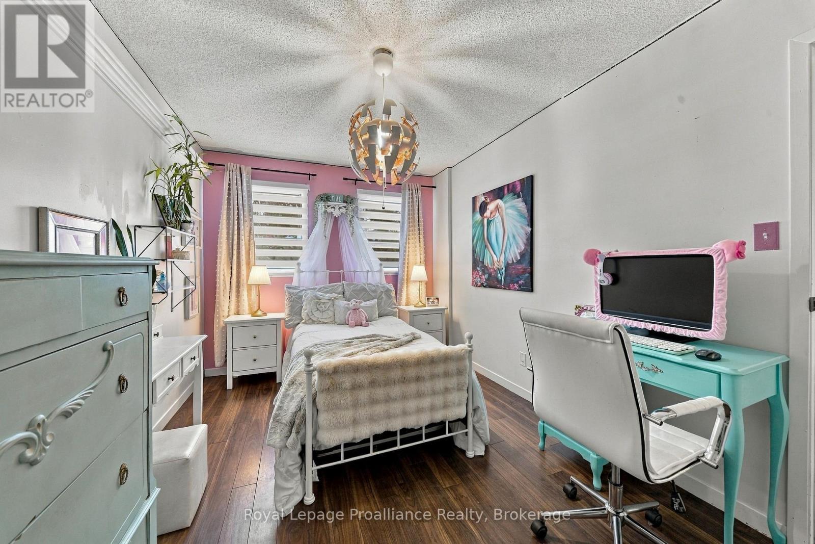 208 BYRON STREET - 18