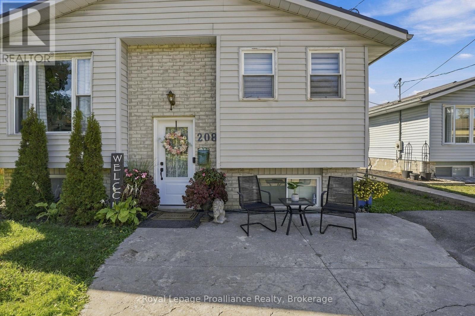 208 BYRON STREET - 2