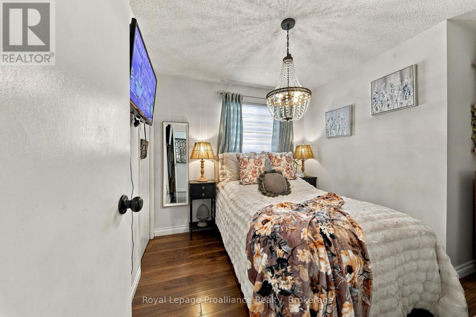 208 BYRON STREET - 20
