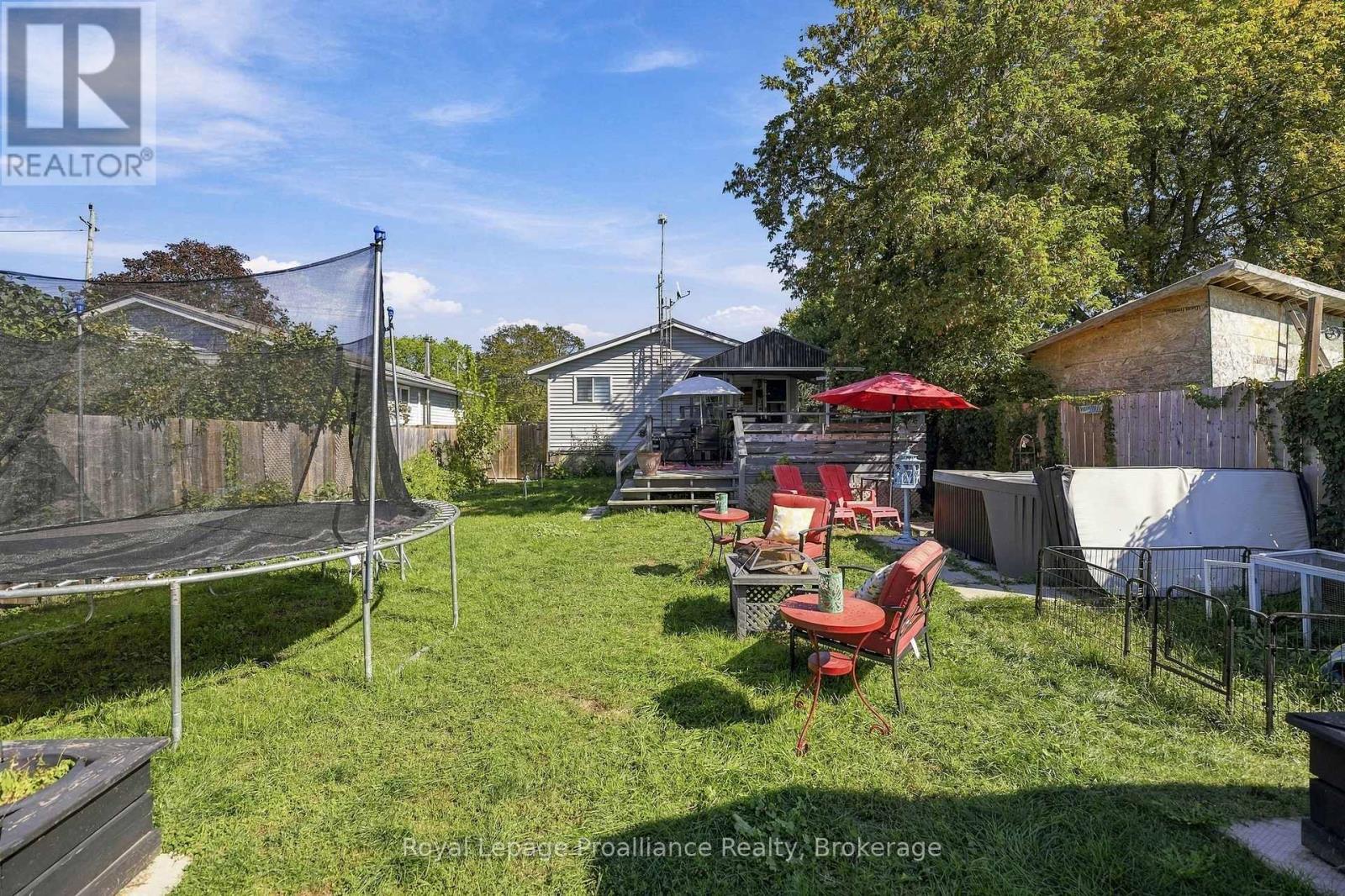 208 BYRON STREET - 28