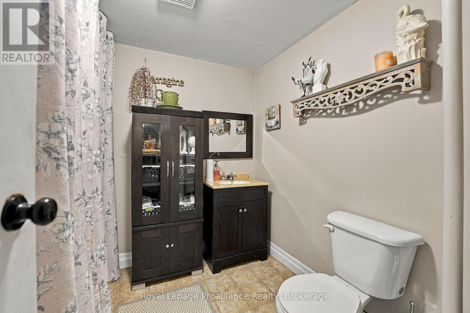 208 BYRON STREET - 32