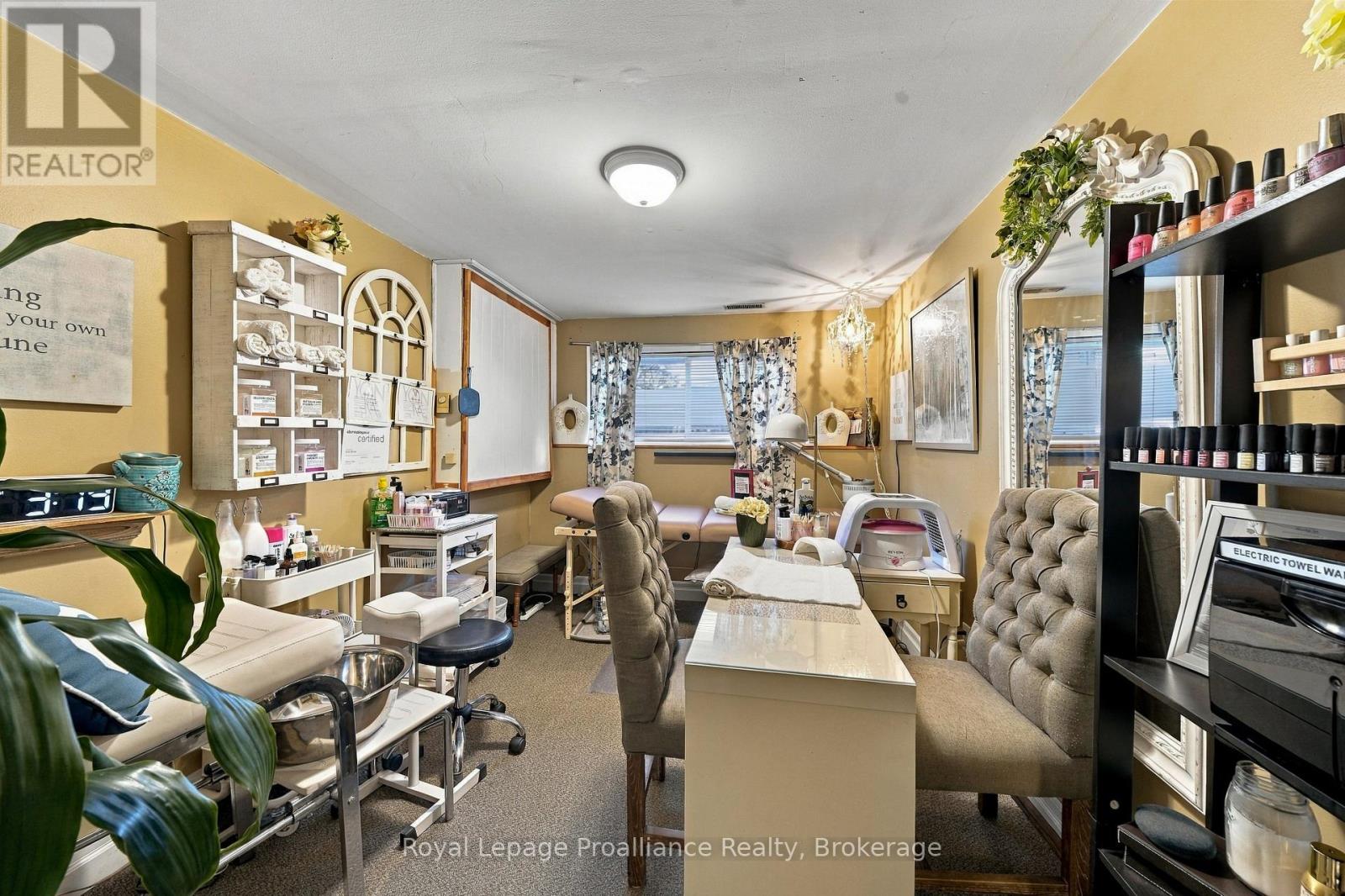 208 BYRON STREET - 35