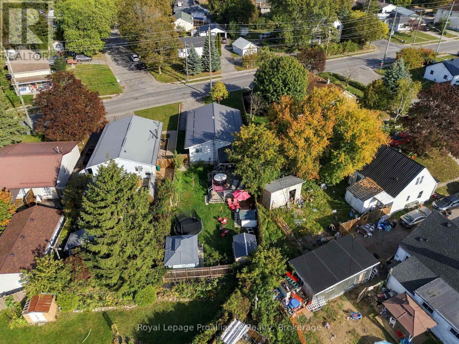 208 BYRON STREET - Image 40