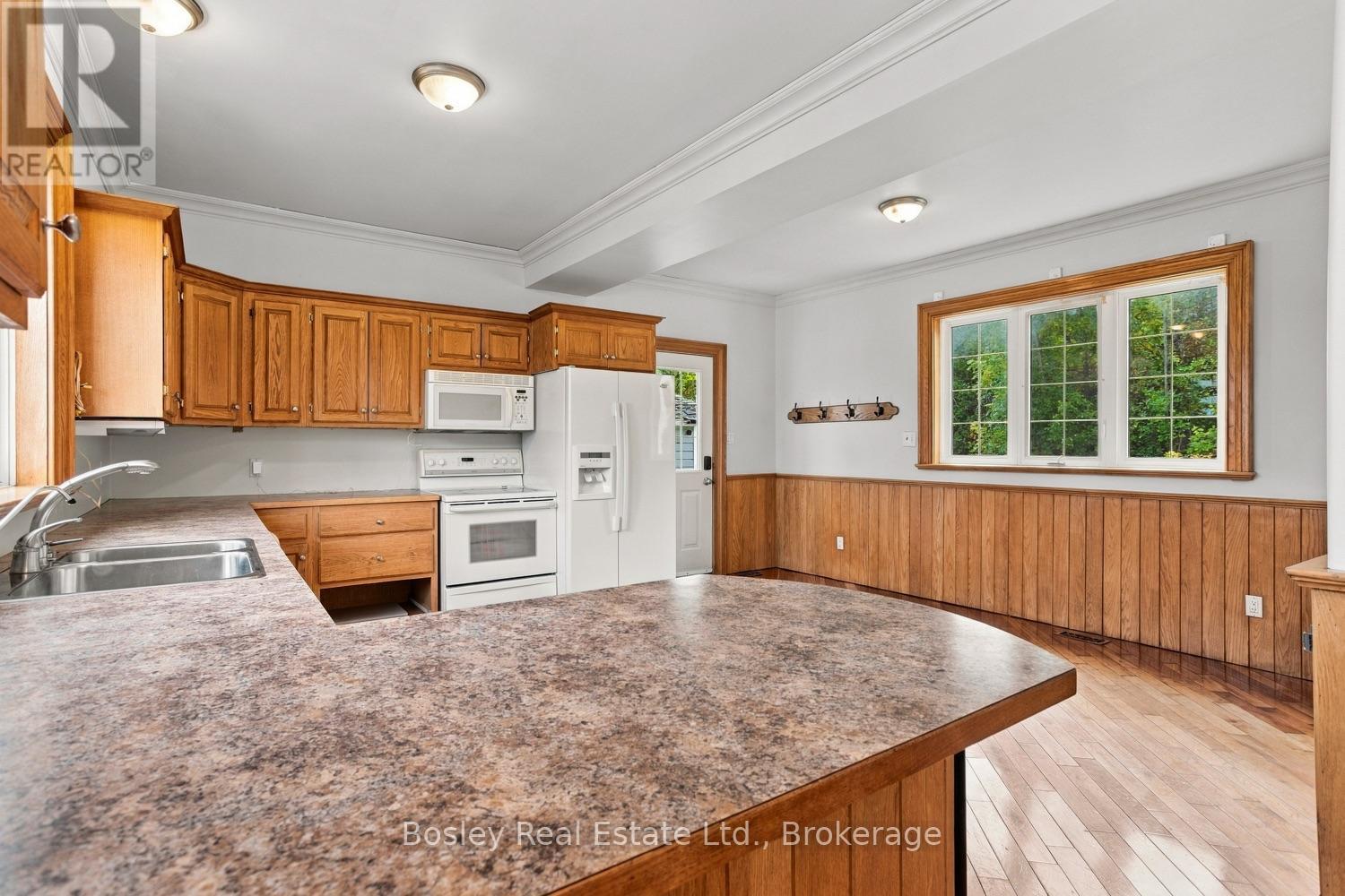 #52 6108 CURTIS POINT ROAD - Image 11