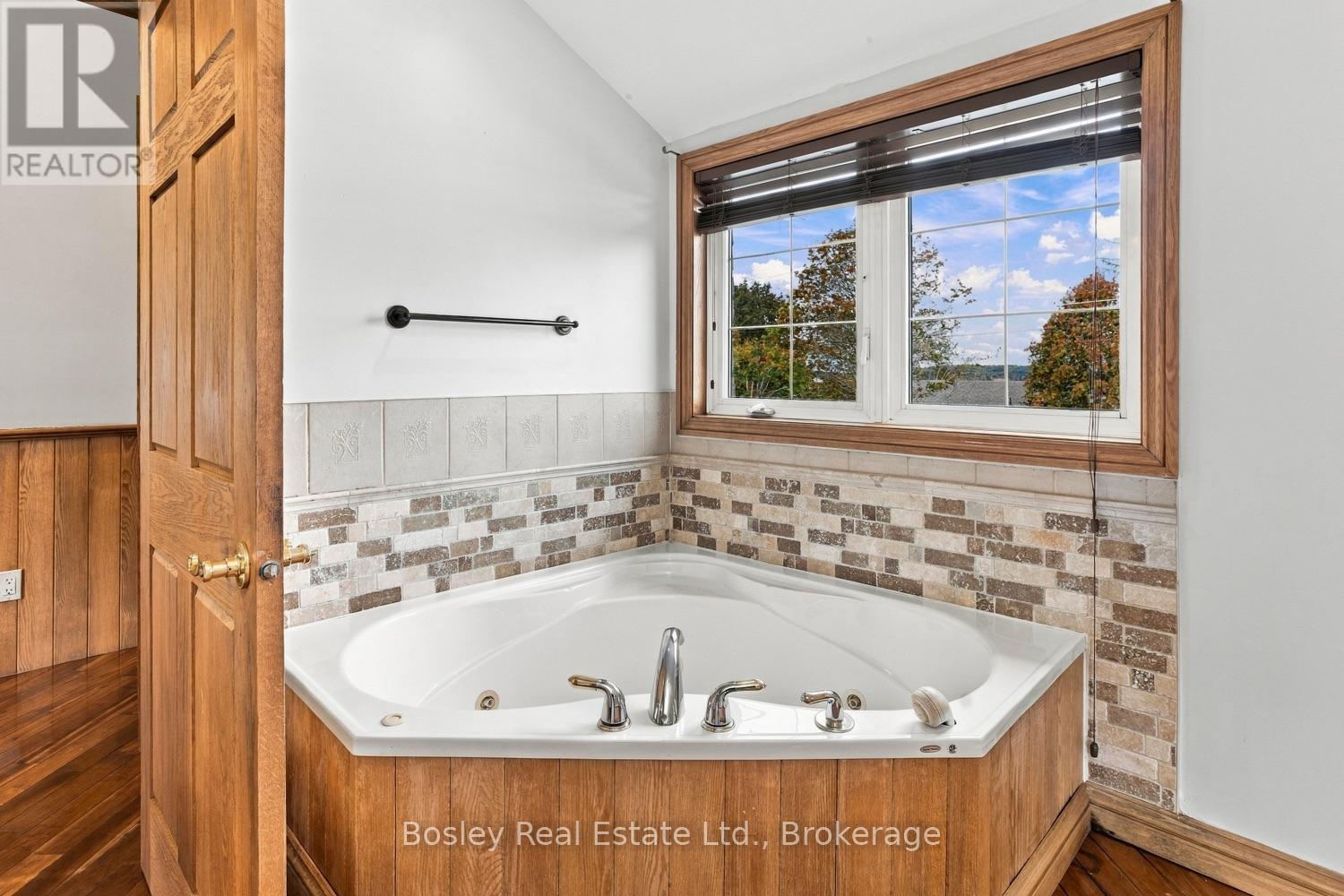 #52 6108 CURTIS POINT ROAD - 26