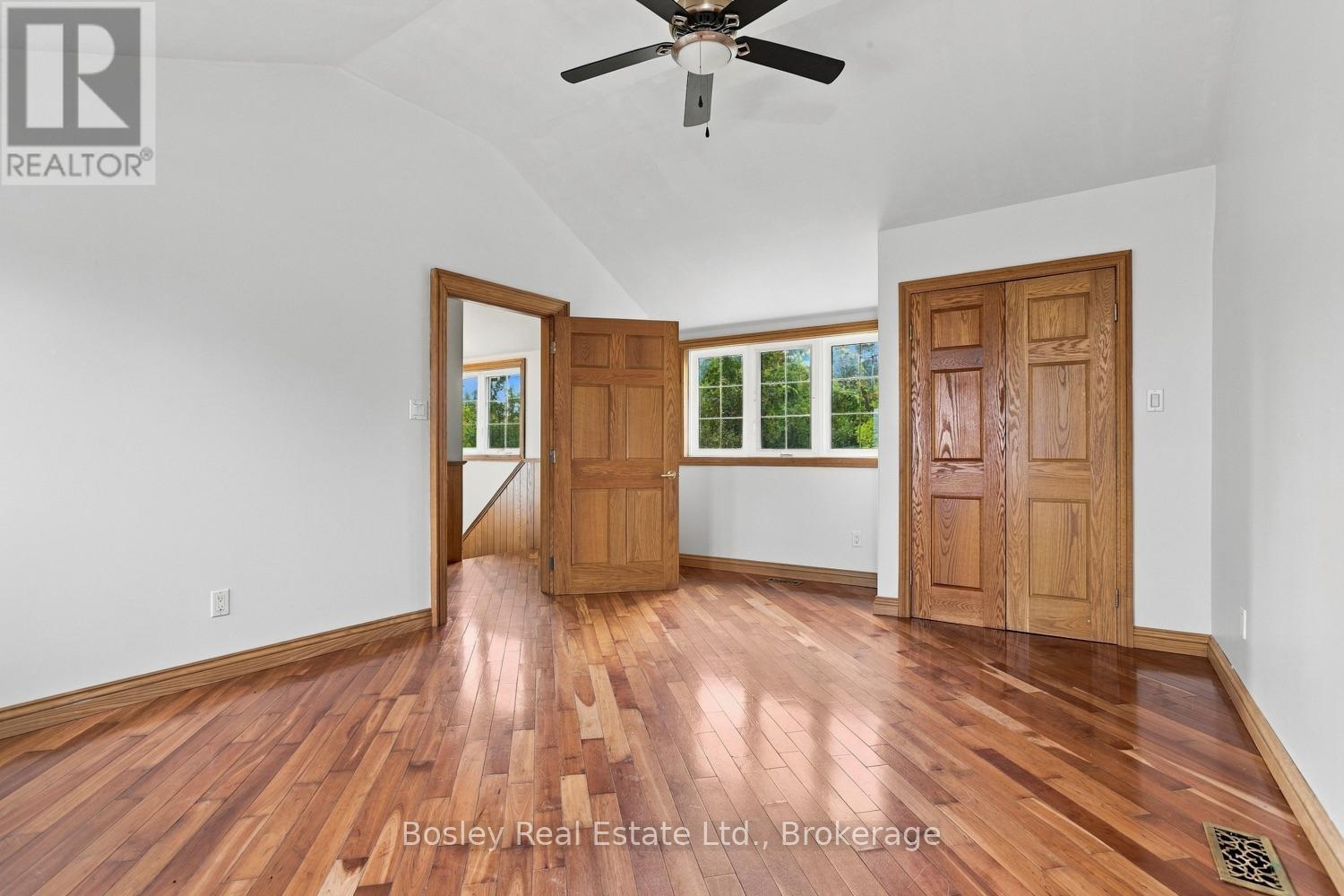 #52 6108 CURTIS POINT ROAD - 32