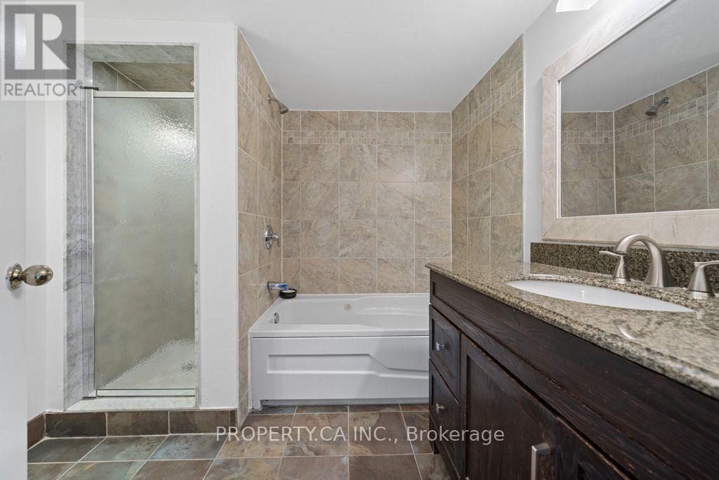 #608 65 SCADDING AVENUE - Image 16