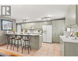 Kitchen - 4 Mcnamara Court, Ajax, ON L1T4W6 Photo 10