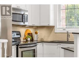 34 Fairhead Mews, Toronto, ON M4E3Y4 Photo 13