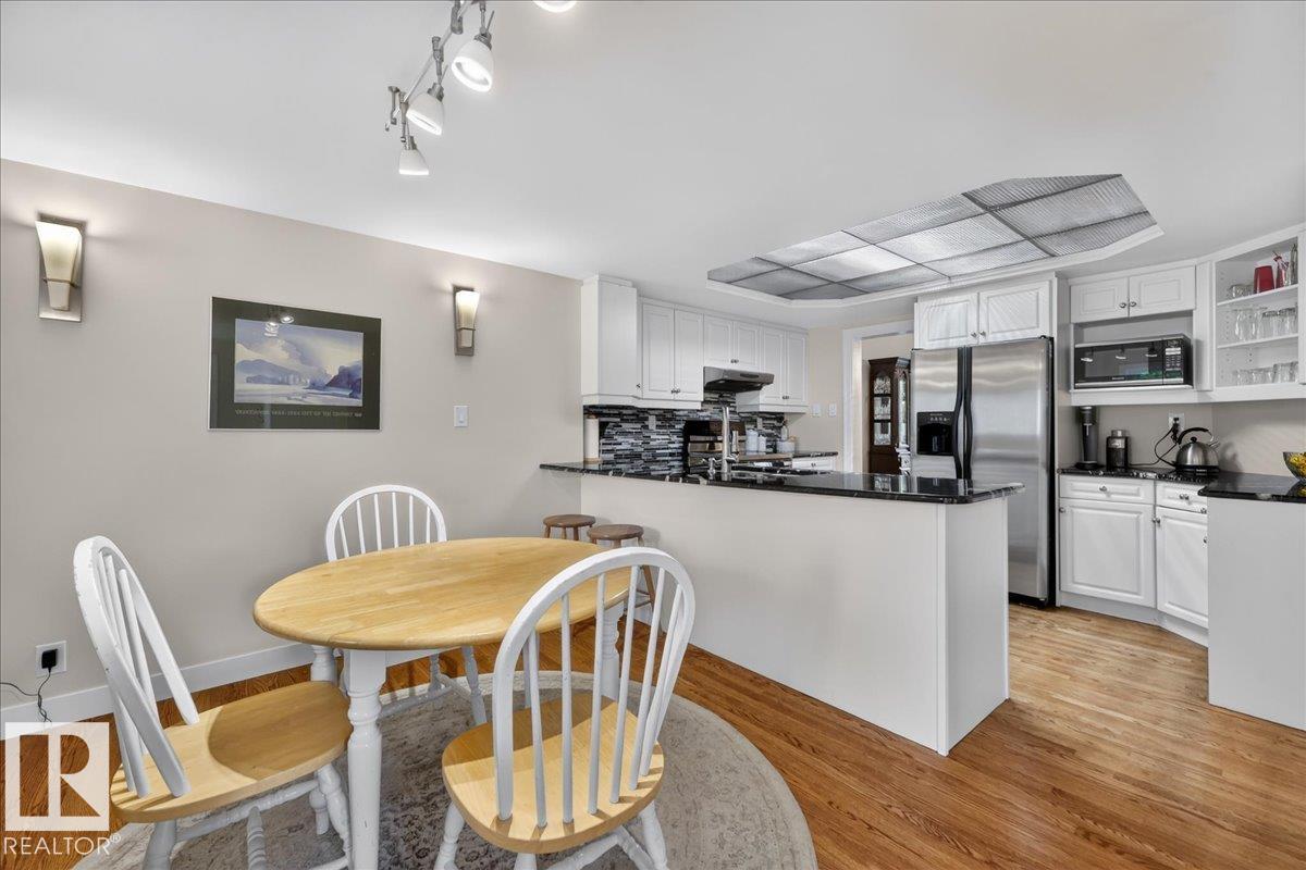 30 ST GEORGE'S CR NW - 19