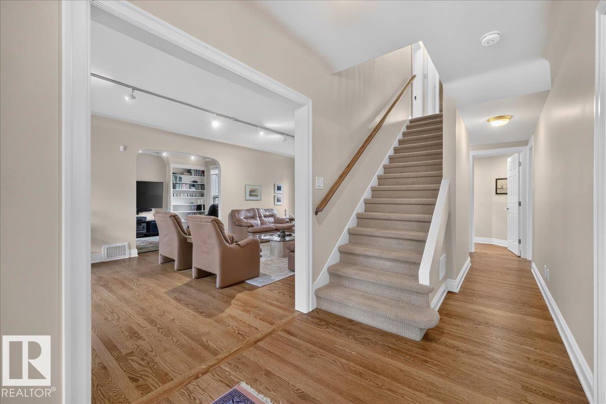 30 ST GEORGE'S CR NW - 8