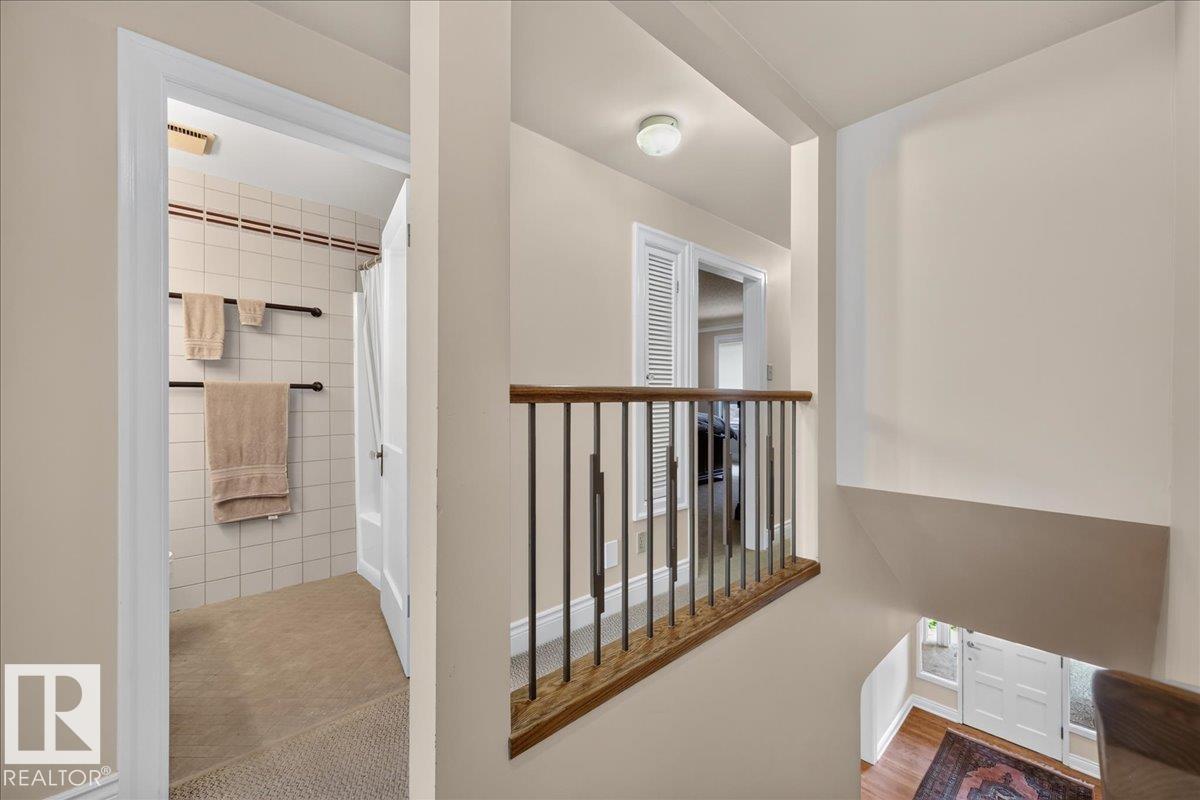 30 ST GEORGE'S CR NW - 33