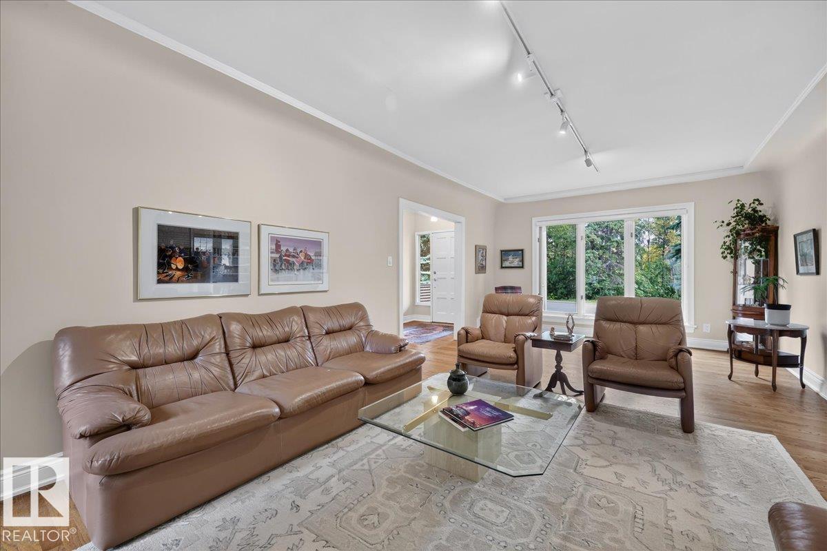 30 ST GEORGE'S CR NW - 26