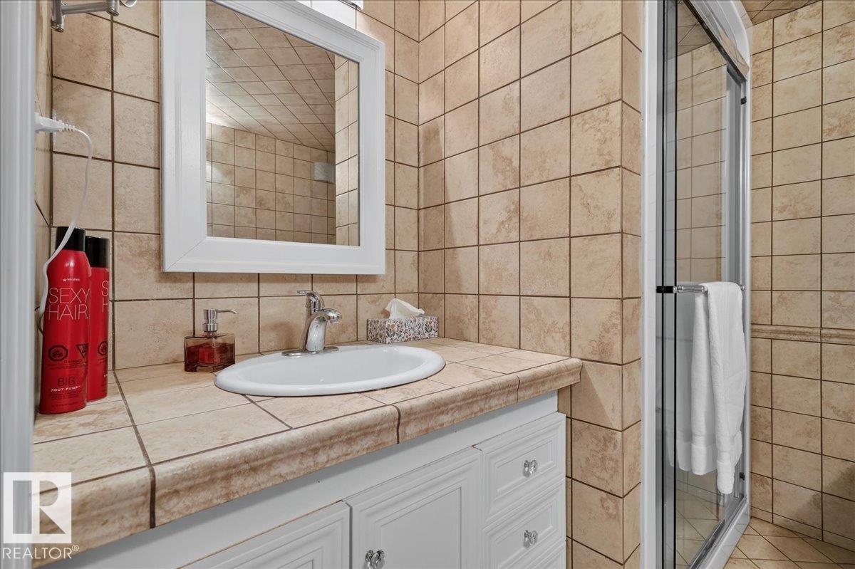 30 ST GEORGE'S CR NW - 40