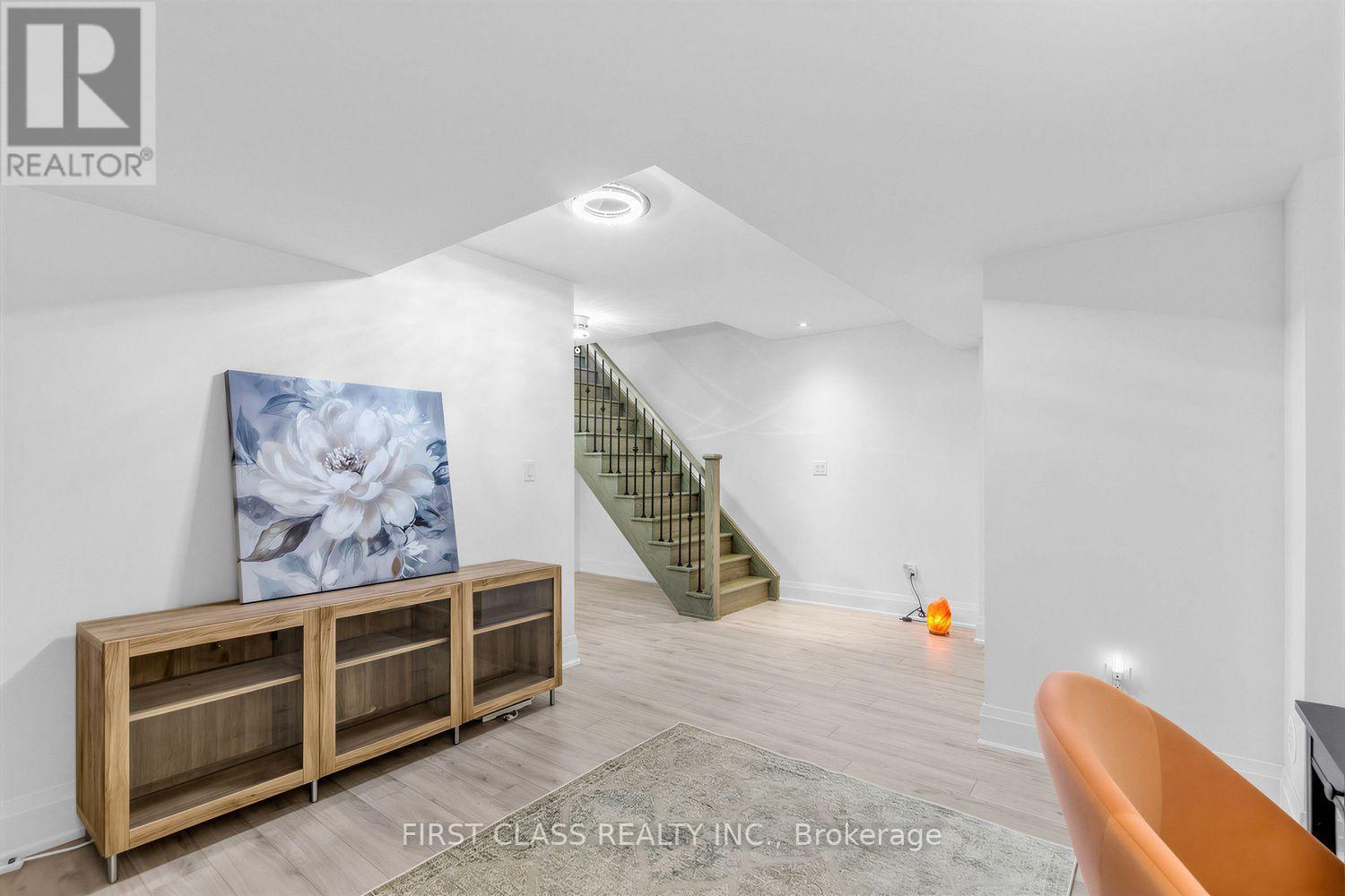 108 SOUTH PARK ROAD - 32