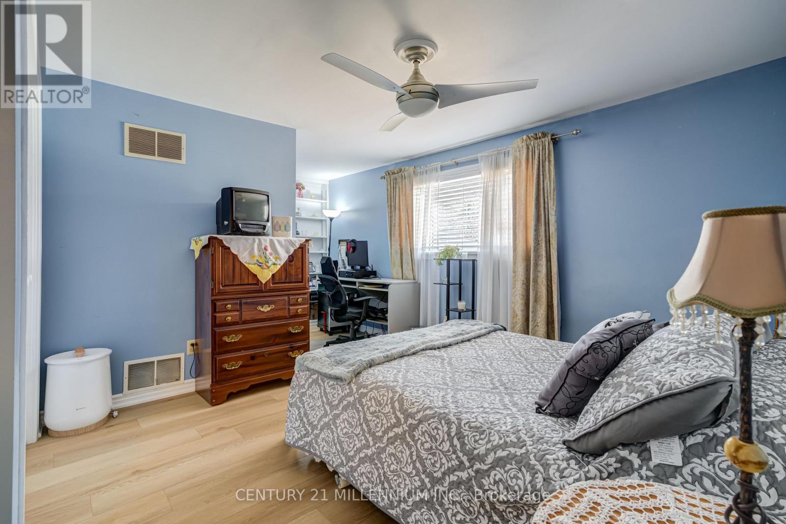 126 ELGIN DRIVE - 22