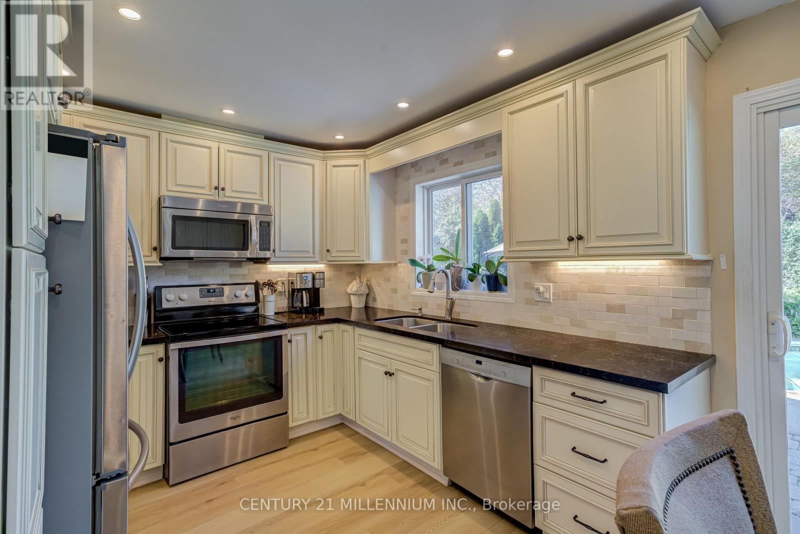 126 ELGIN DRIVE - 7