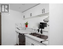 909 - 880 Dundas Street W, Mississauga, ON L5C4H3 Photo 9