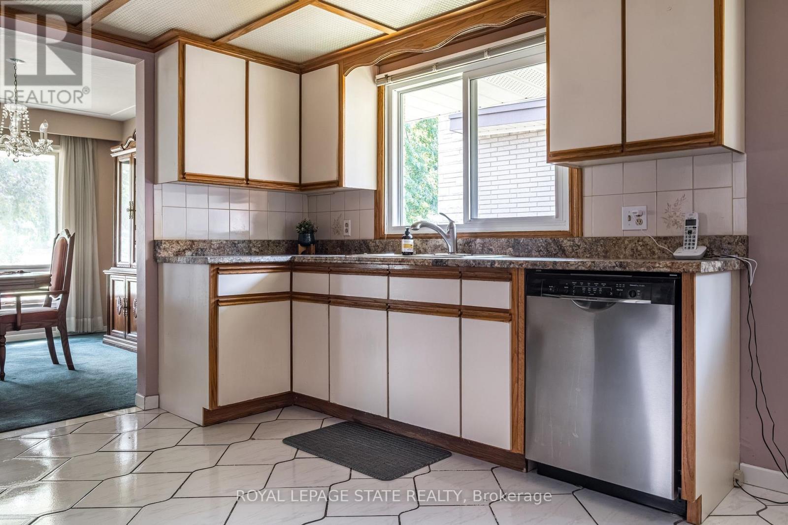 14 WOODSIDE DRIVE - 13