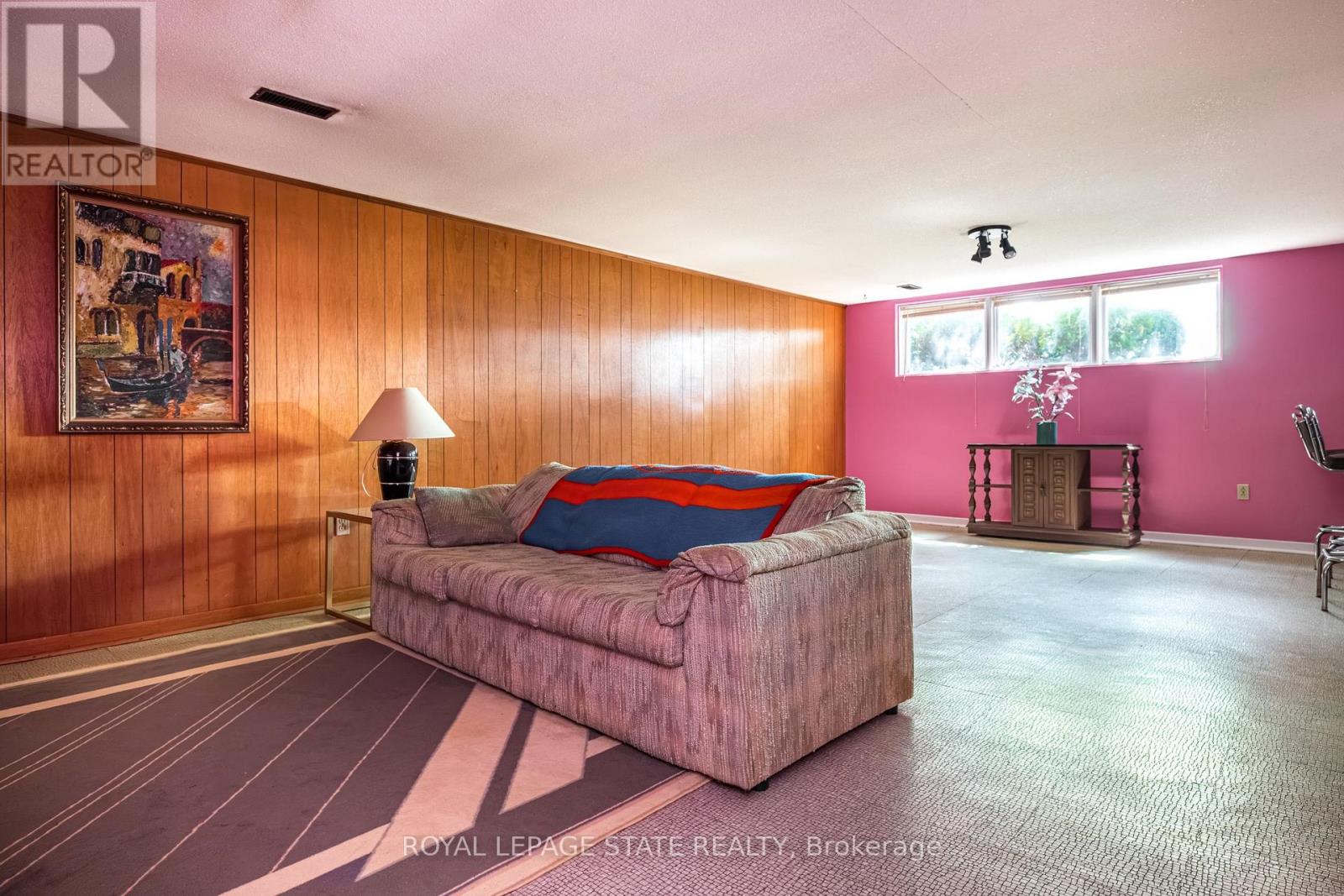 14 WOODSIDE DRIVE - 32