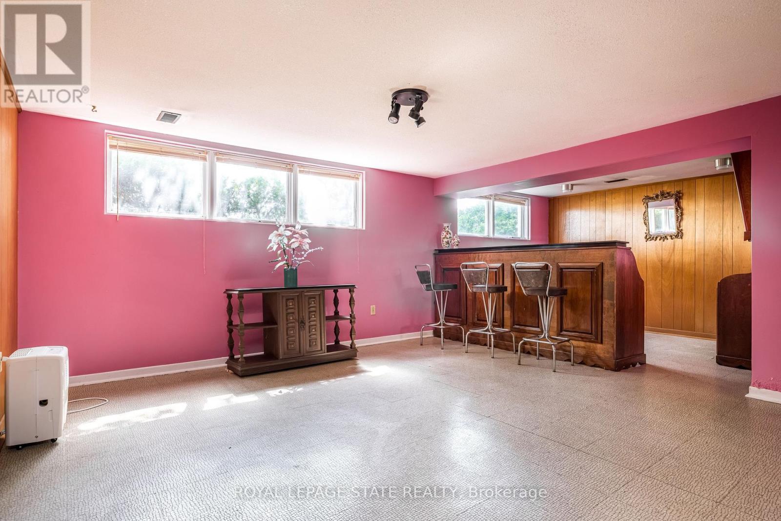 14 WOODSIDE DRIVE - 33