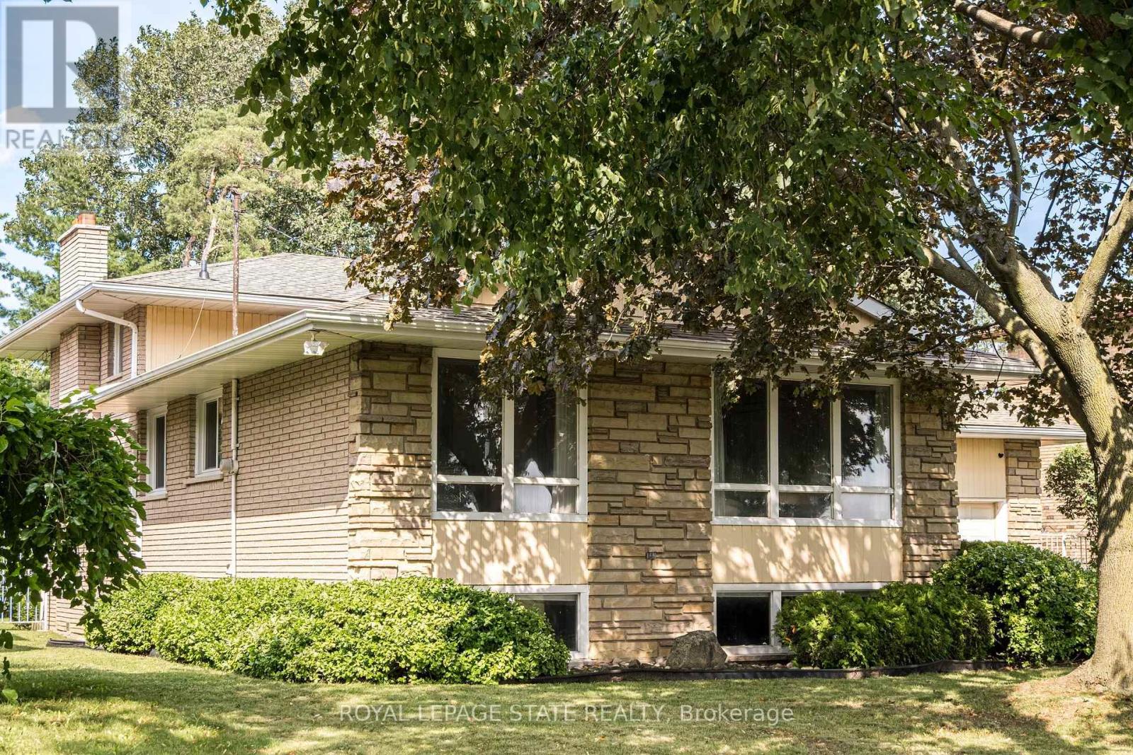 14 WOODSIDE DRIVE - 4