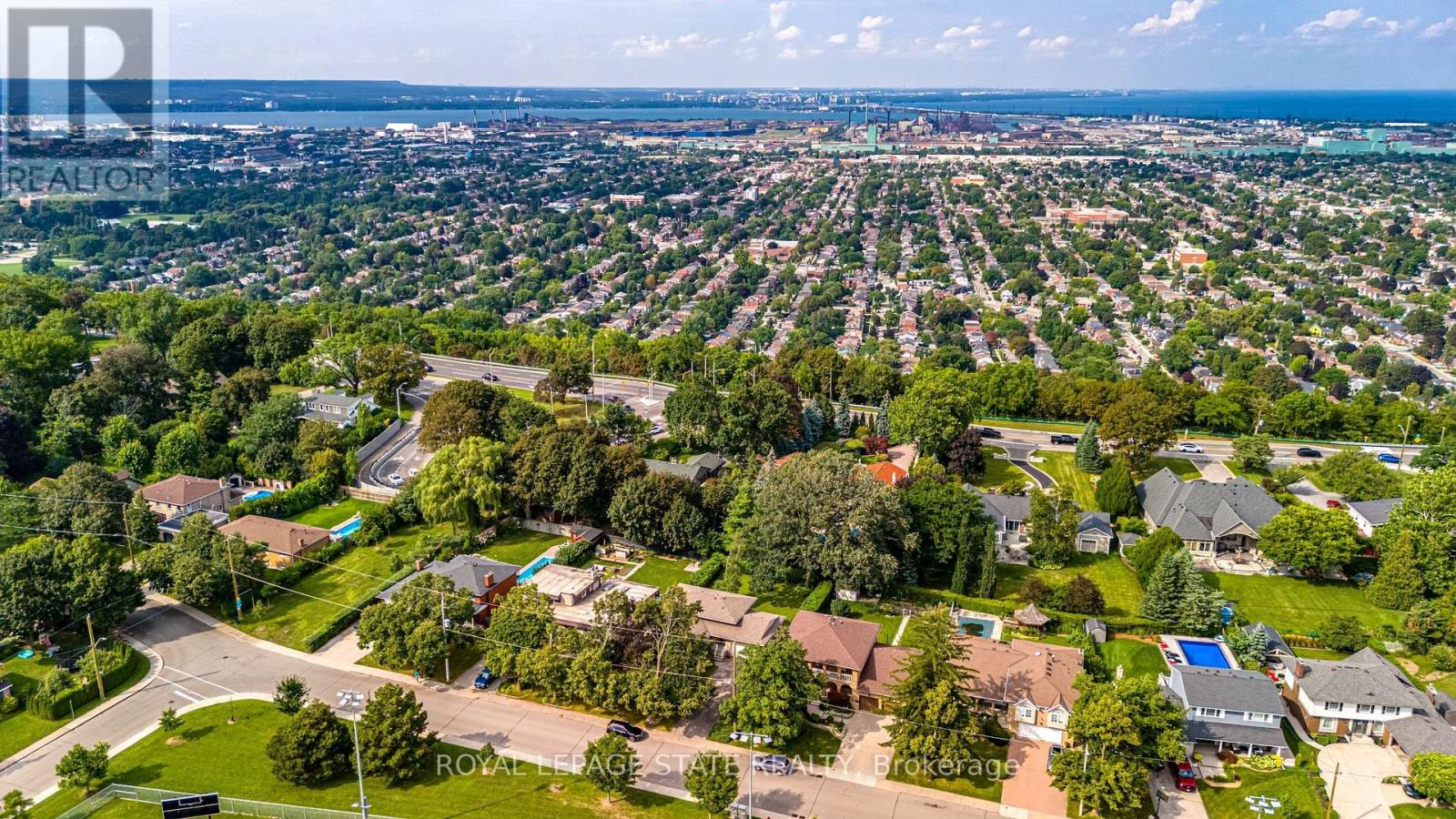 14 WOODSIDE DRIVE - 42