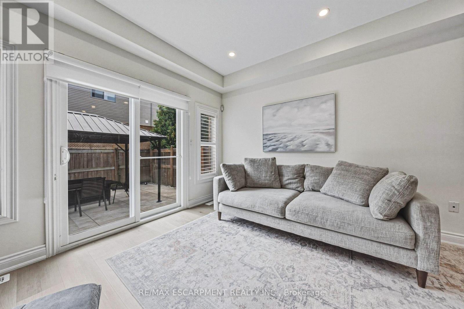 15 KOPPERFIELD LANE - 12
