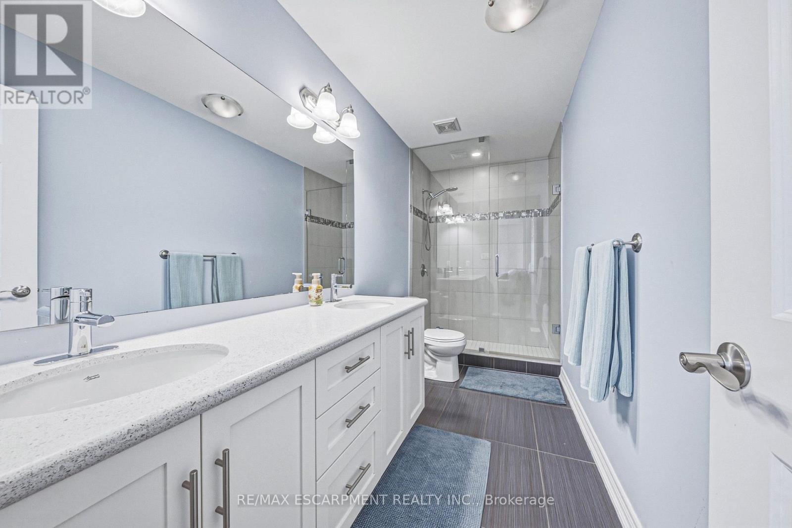 15 KOPPERFIELD LANE - 15