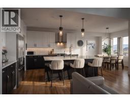 Kitchen - 203 Grange Drive, Vernon, BC V1H2M1 Photo 11