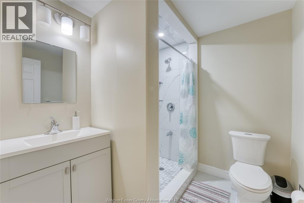 3141 VIOLA CRESCENT - 36