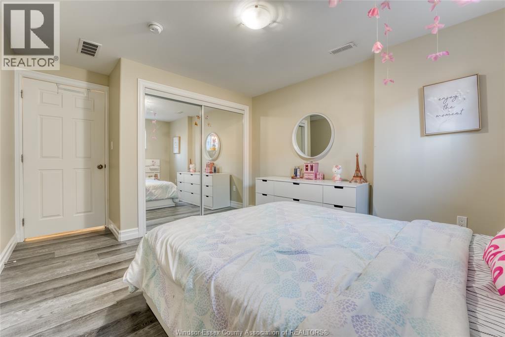 3141 VIOLA CRESCENT - 37