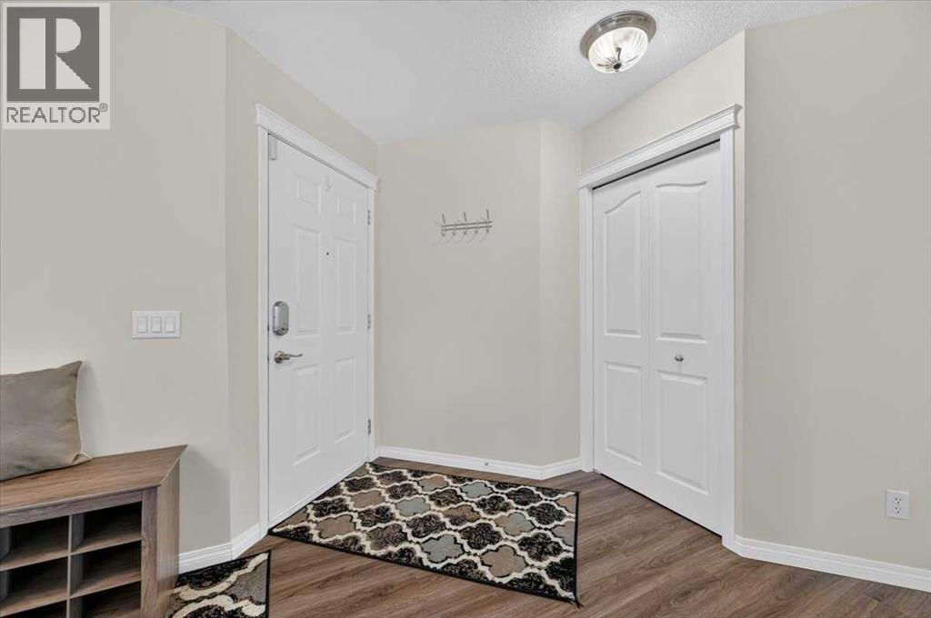 625 Somerset Drive SW, Calgary, Alberta, T2Y4K7 — thumbnail 2